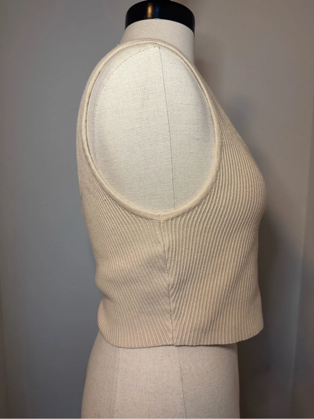 House of Harlow 1960 Cream Ribbed Scoop Crop Tank - Picture 2 of 5